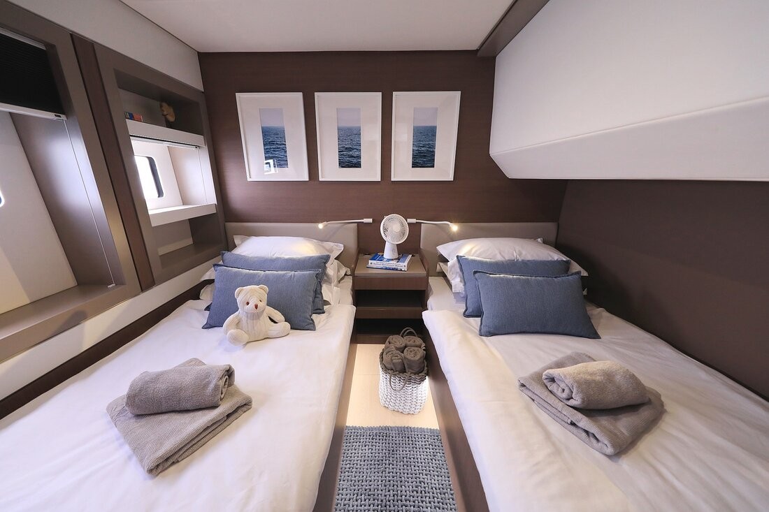 Bali 5.4, Marea I | Yacht Charter Croatia