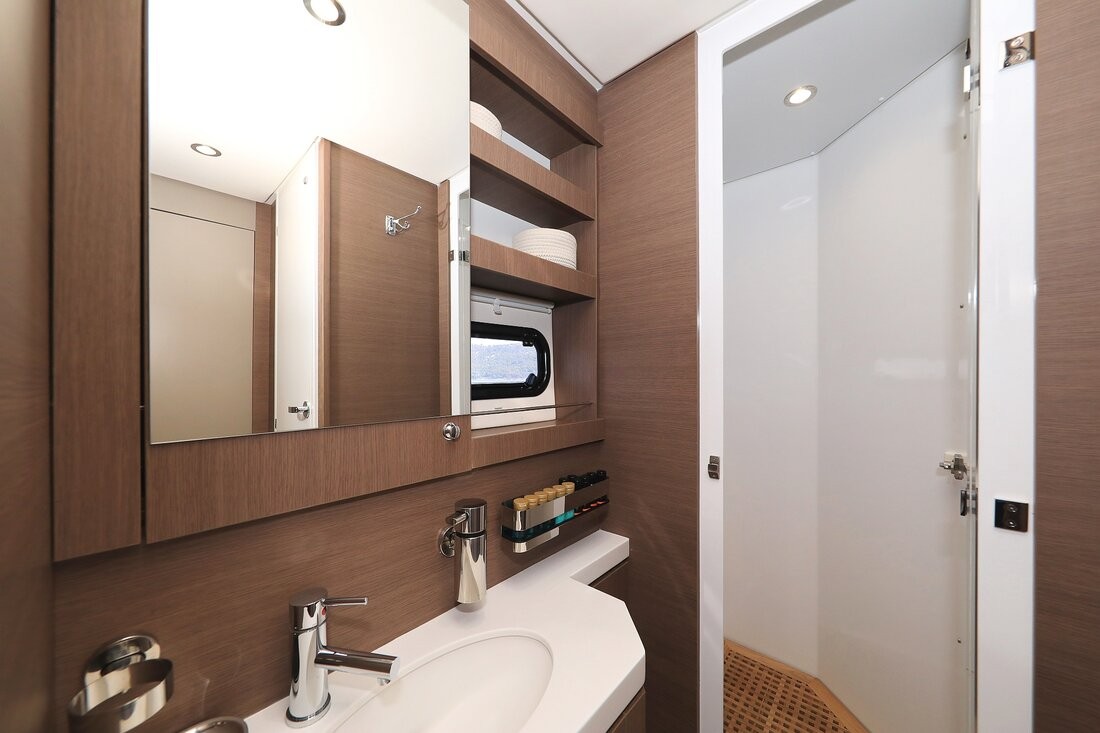 Bali 5.4, Marea I | Yacht Charter Croatia