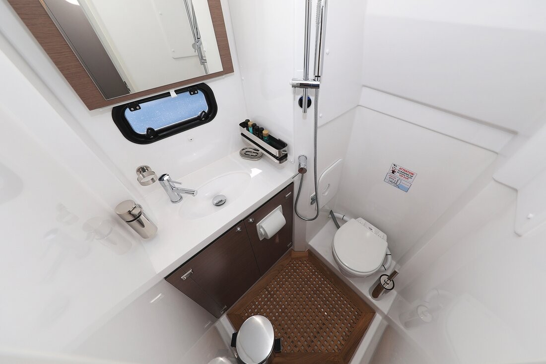 Bali 5.4, Marea I | Yacht Charter Croatia