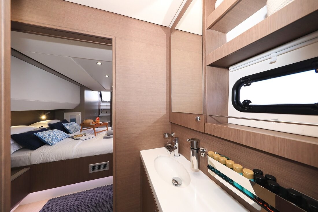 Bali 5.4, Marea I | Yacht Charter Croatia