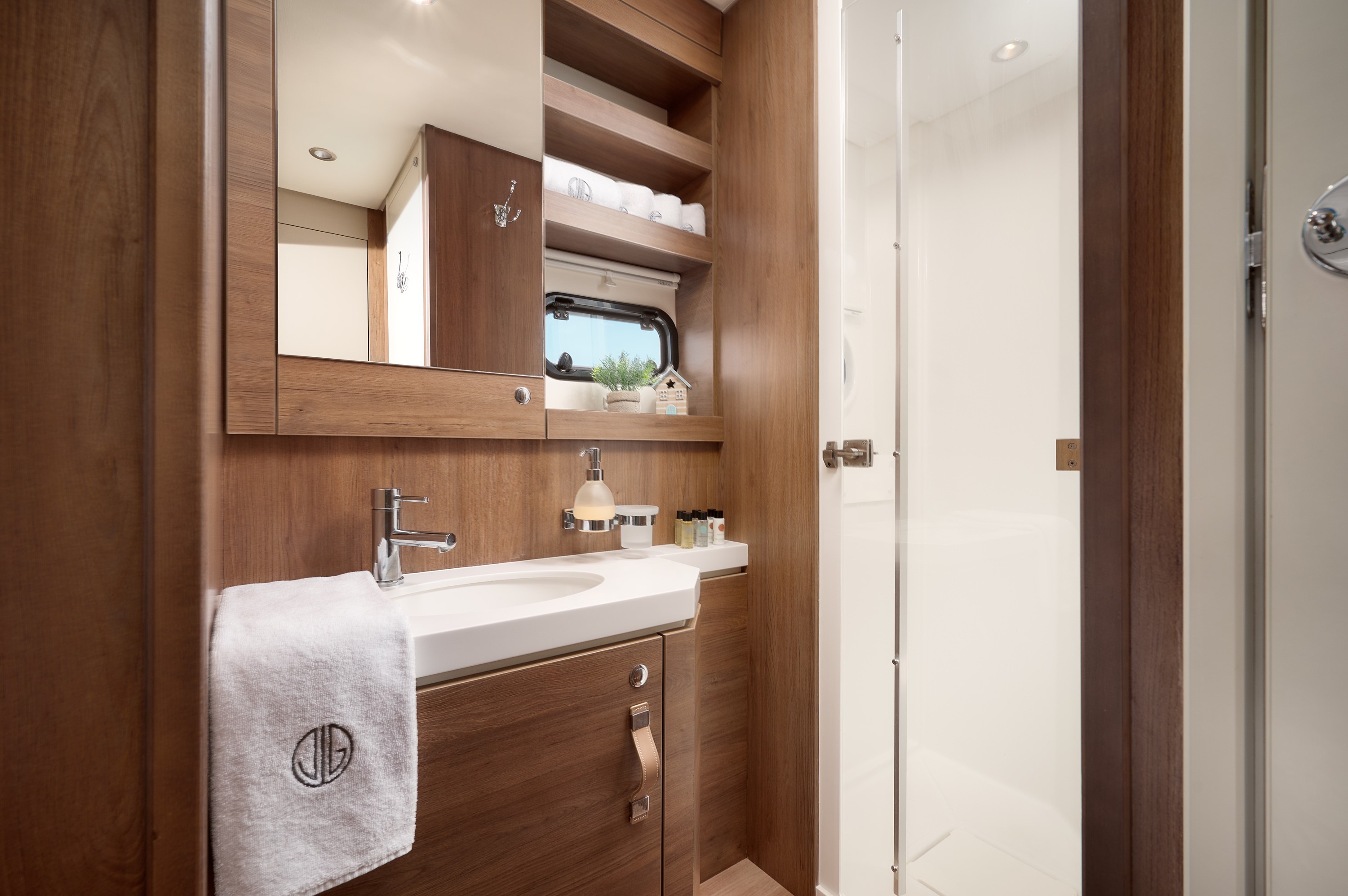 Bali 5.4, Joža | Yacht Charter Croatia