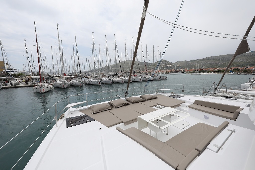 Bali 5.4, Lalounge | Yachtcharter Kroatien