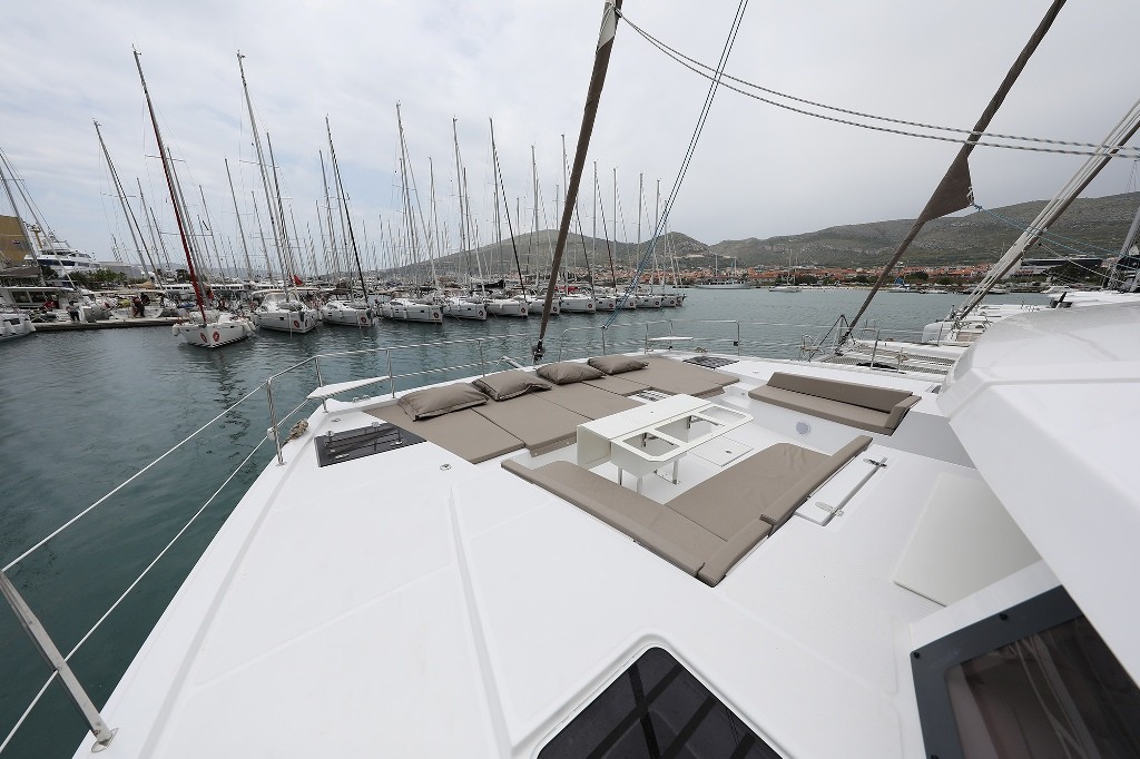 Bali 5.4, Lalounge | Yachtcharter Kroatien