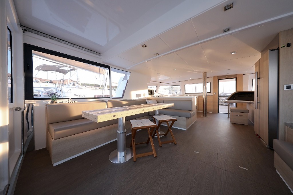 Bali 5.4, Lalounge | Yachtcharter Kroatien