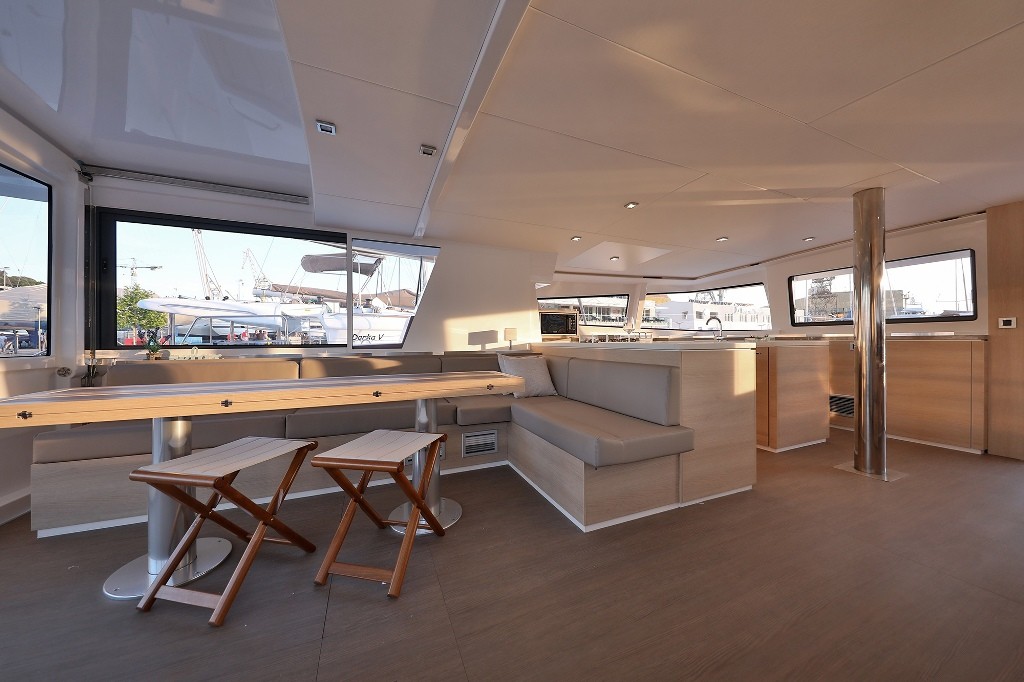 Bali 5.4, Lalounge | Yachtcharter Kroatien