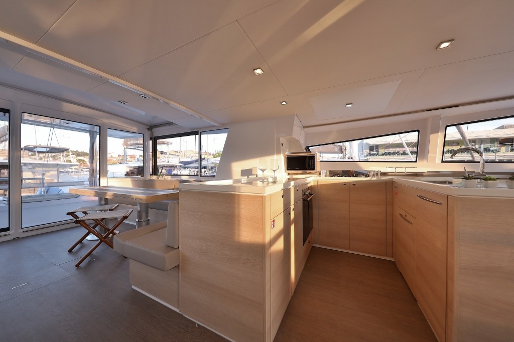 Bali 5.4, Lalounge | Yachtcharter Kroatien