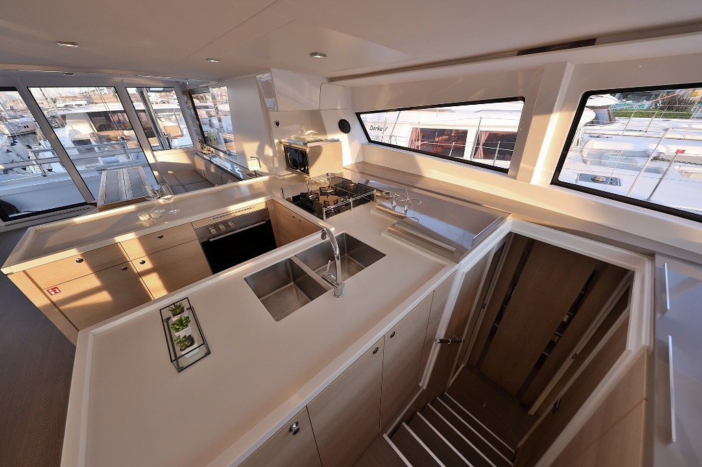 Bali 5.4, Lalounge | Yachtcharter Kroatien