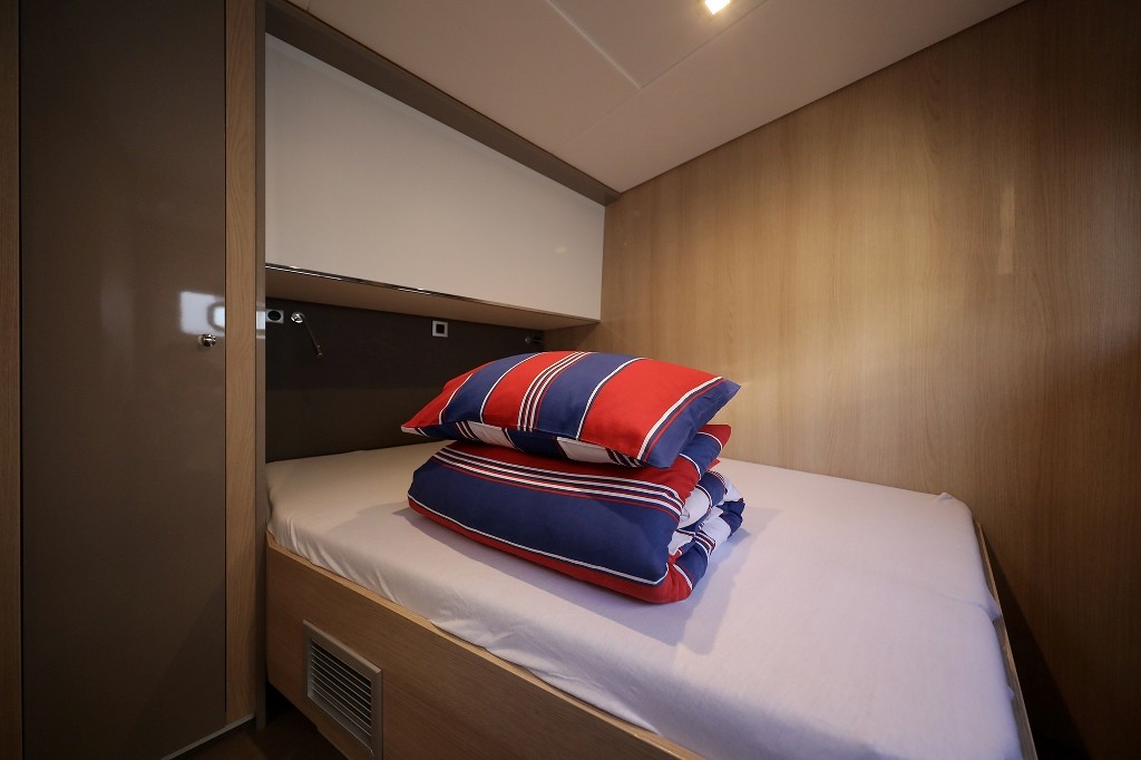 Bali 5.4, Lalounge | Yachtcharter Kroatien