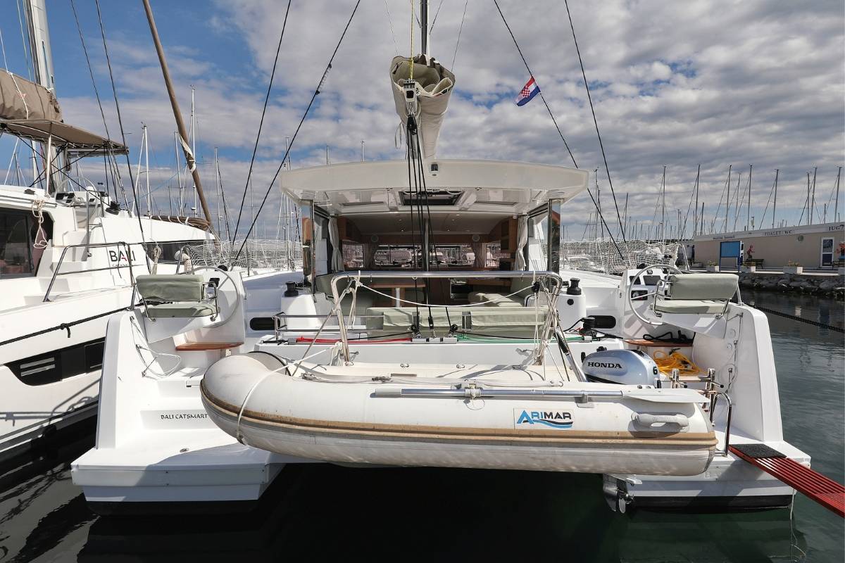 Bali Catsmart, Starseeker | Yacht Charter Croatia