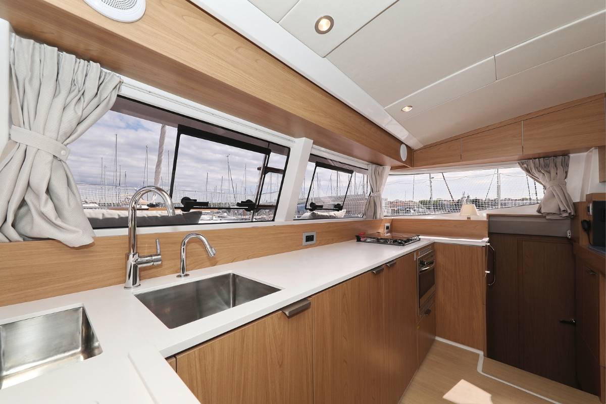Bali Catsmart, Starseeker | Yacht Charter Croatia