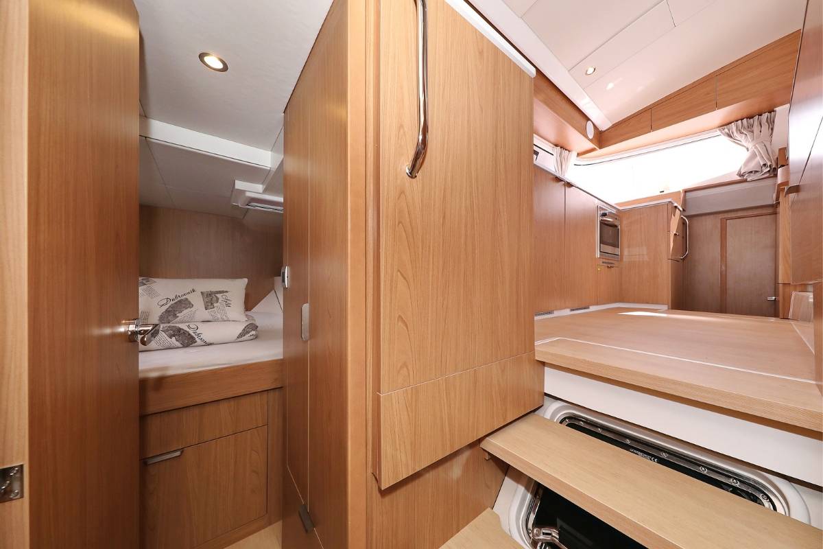 Bali Catsmart, Starseeker | Yacht Charter Croatia