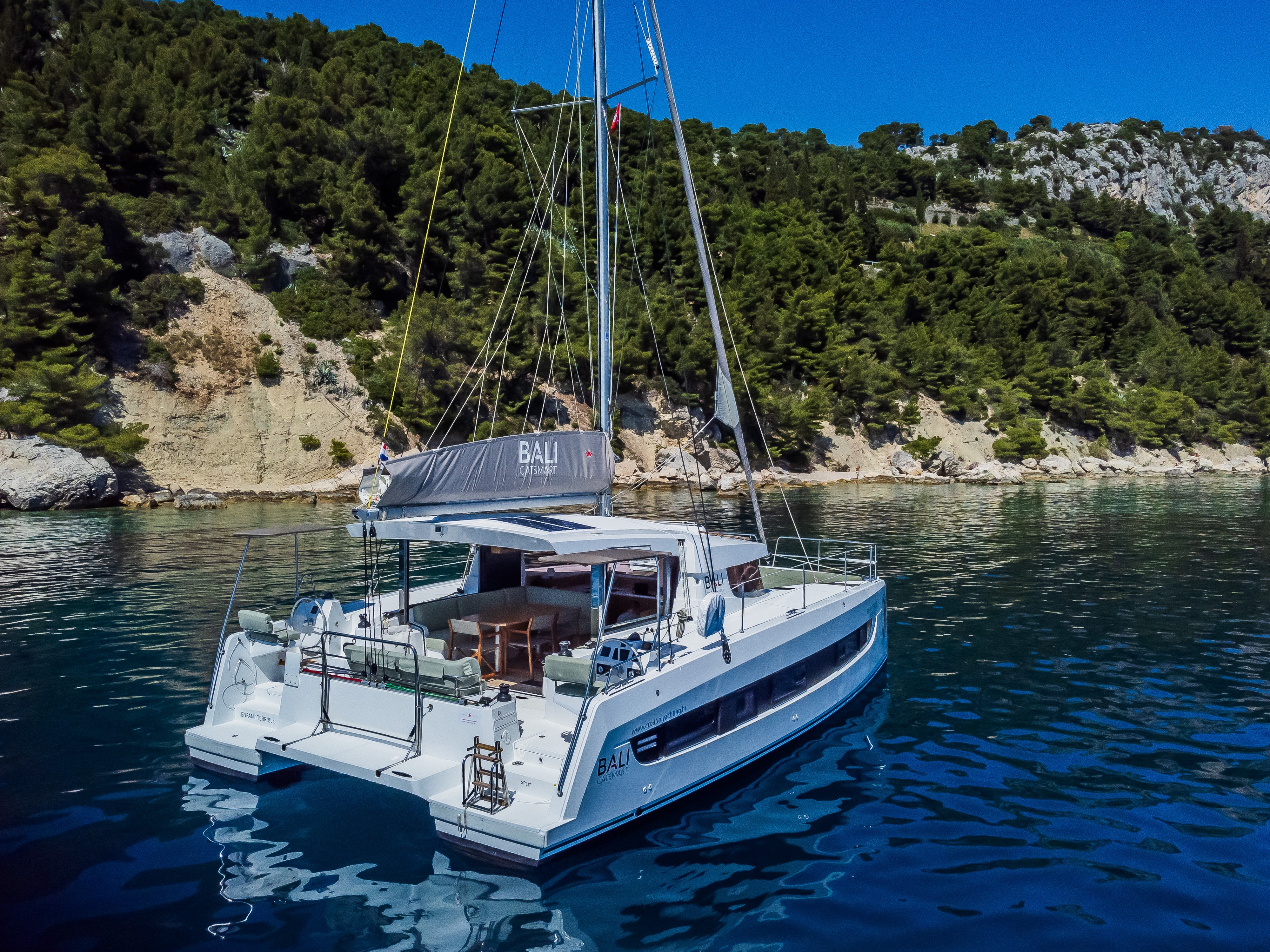 Bali Catsmart, Enfant Terrible | Yachtcharter Kroatien