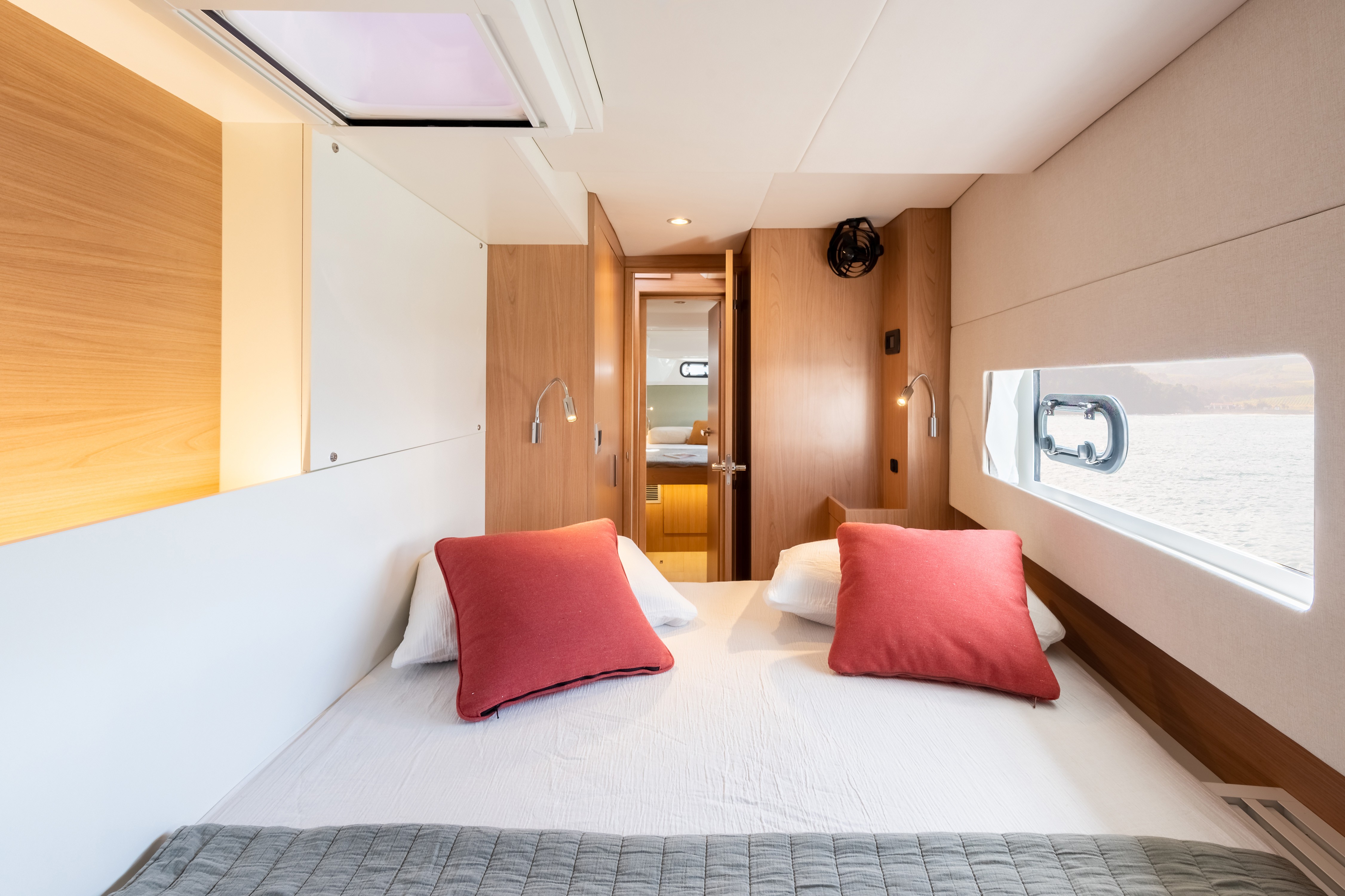 Bali Catsmart, Aventurier | Yacht Charter Croatia