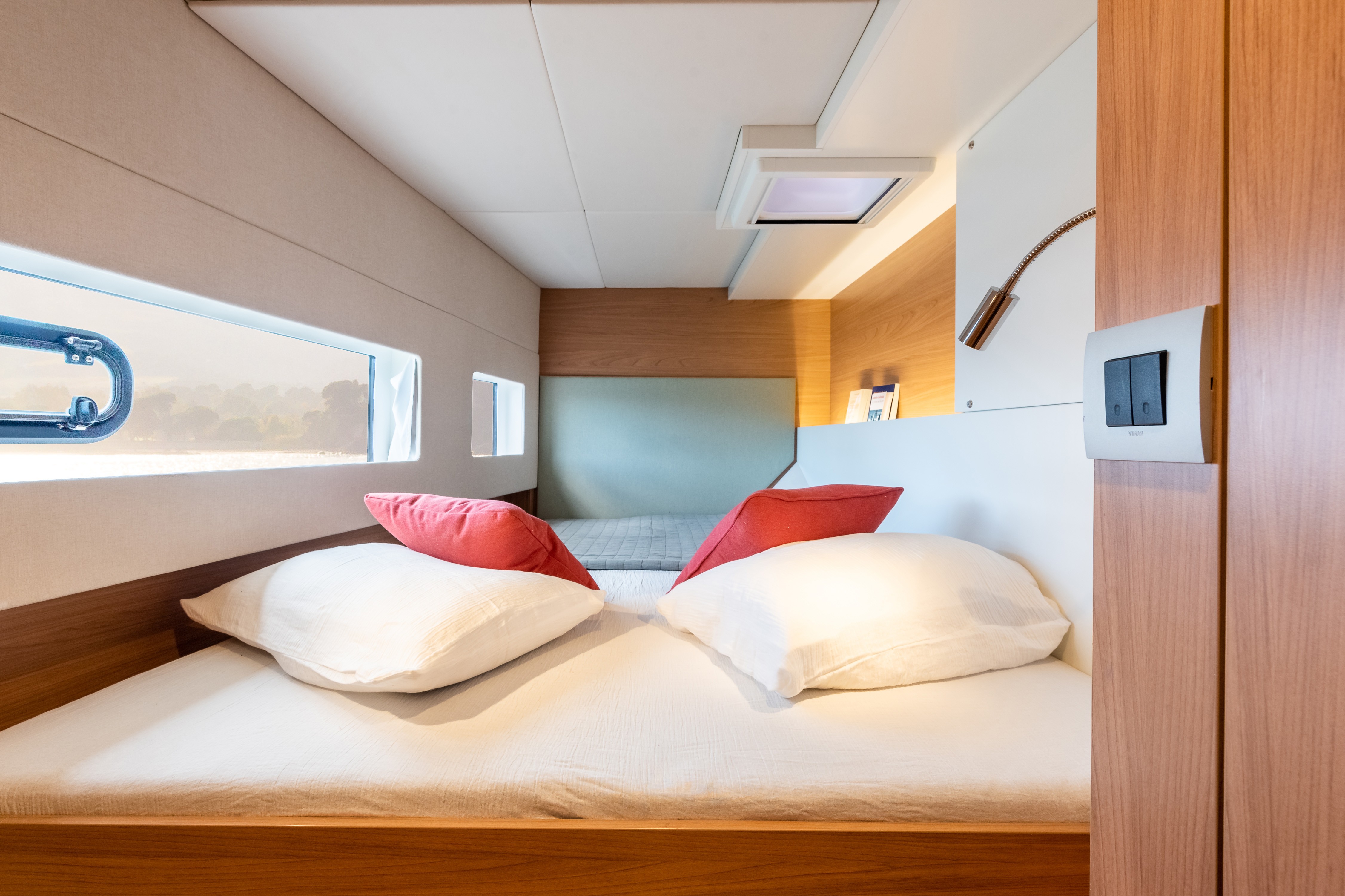 Bali Catsmart, Aventurier | Yacht Charter Croatia