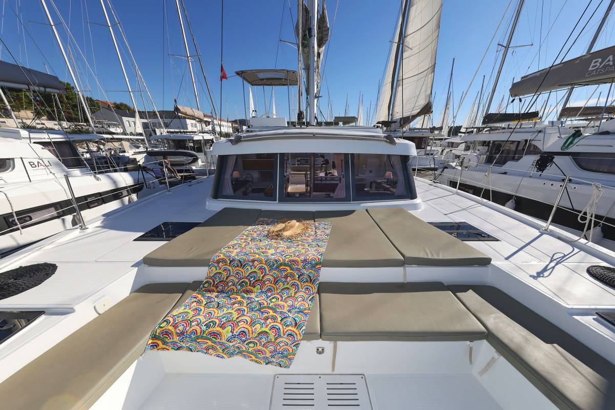 Bali Catspace OW, Warm Breeze | Yacht Charter Croatia