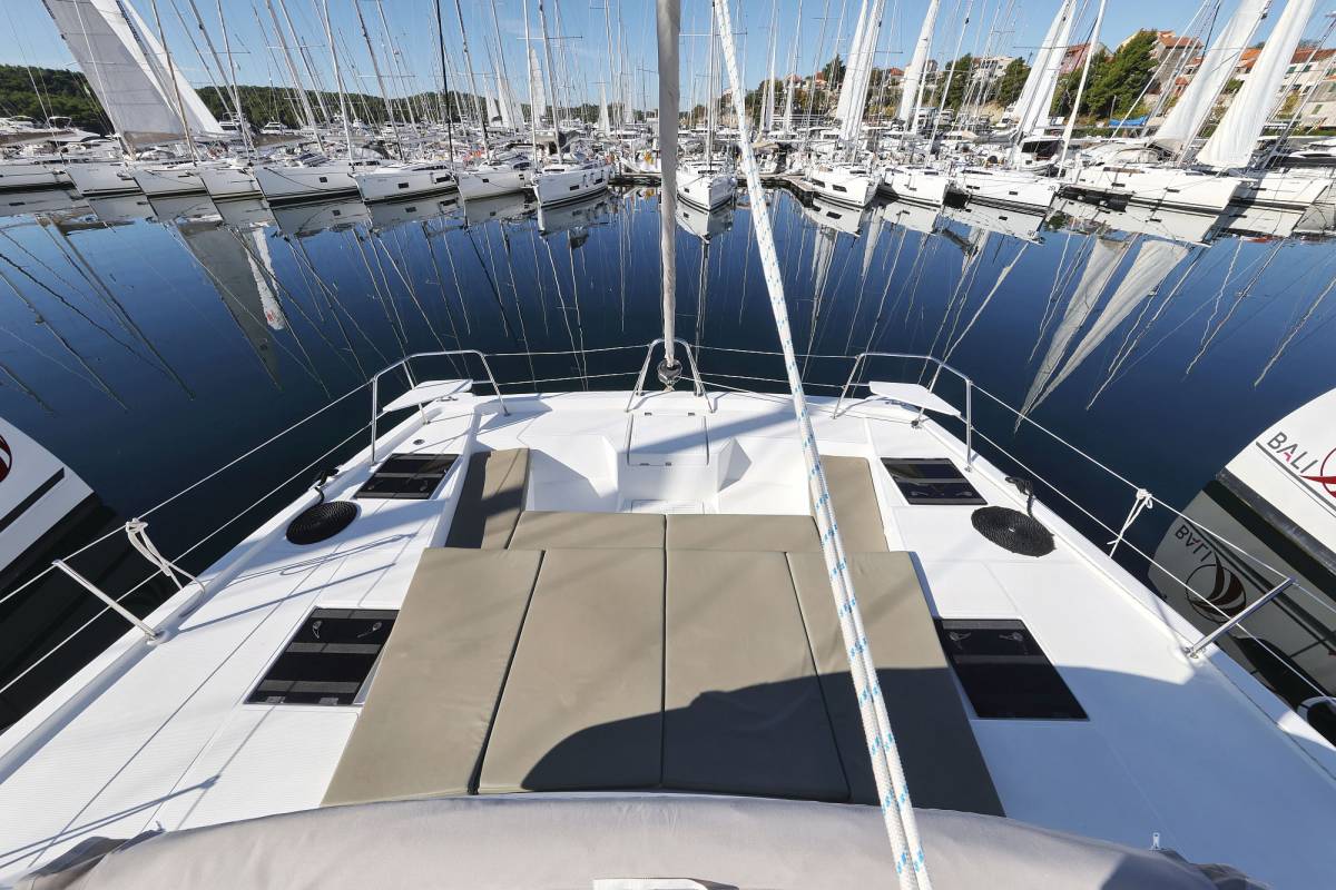 Bali Catspace OW, Warm Breeze | Yacht Charter Croatia