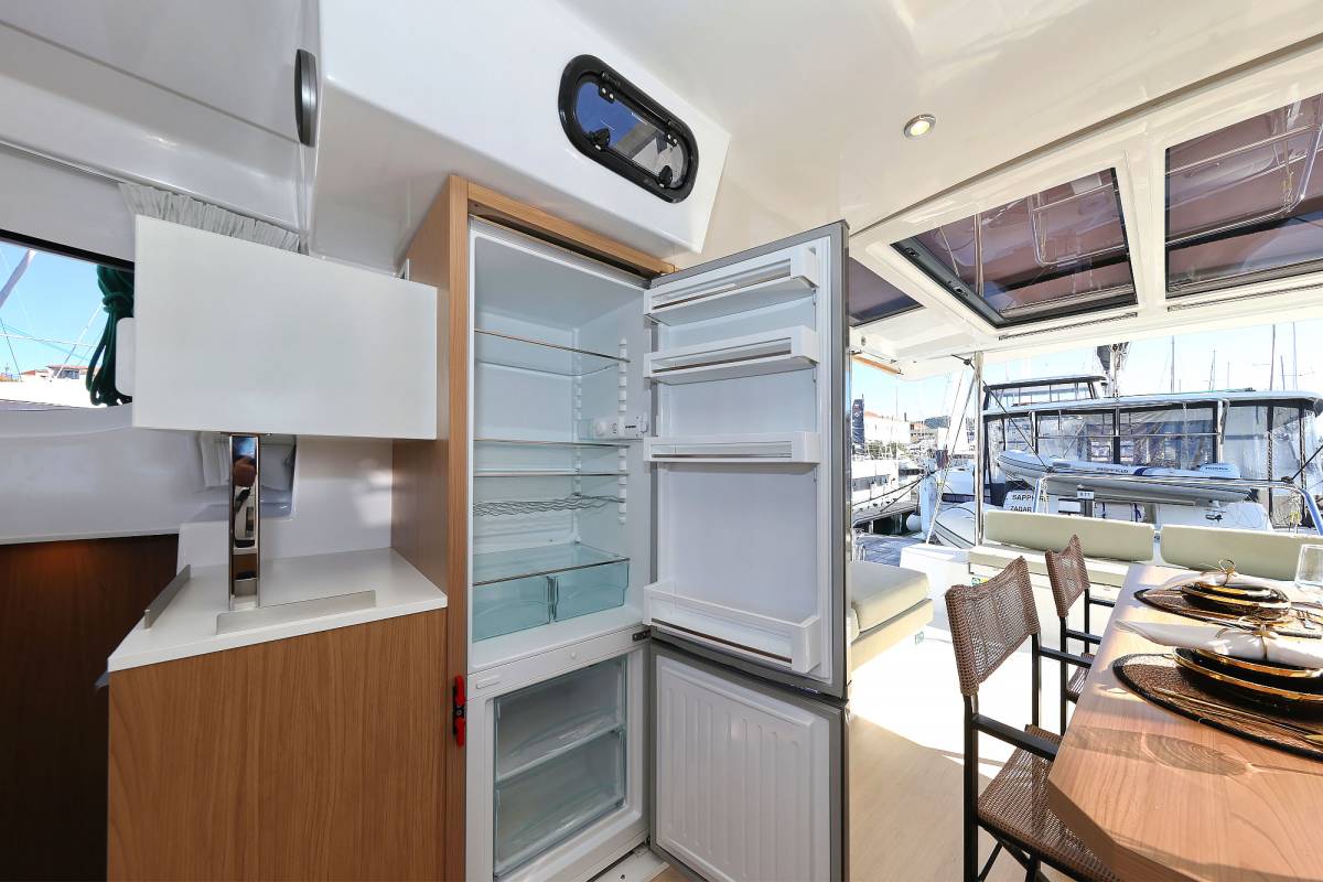 Bali Catspace OW, Warm Breeze | Yacht Charter Croatia