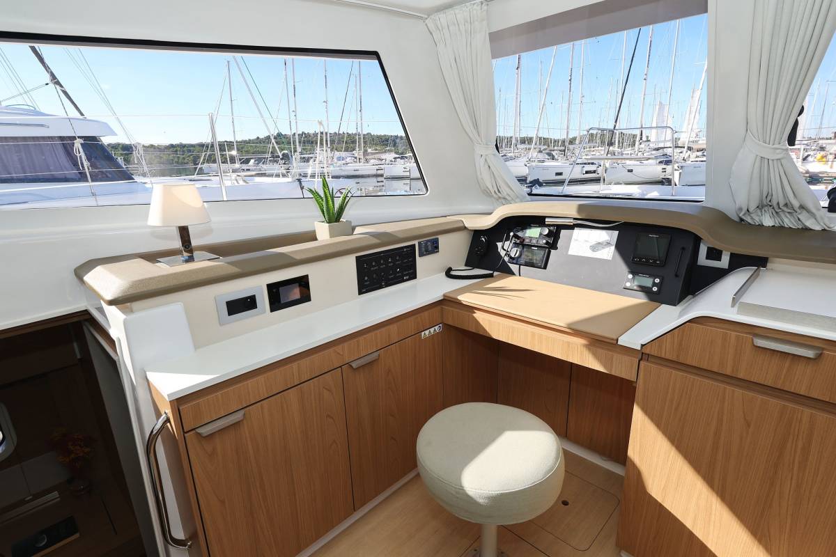 Bali Catspace OW, Warm Breeze | Yacht Charter Croatia
