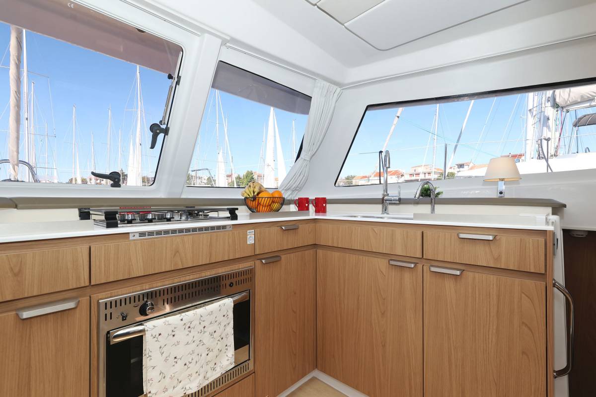 Bali Catspace OW, Warm Breeze | Yacht Charter Croatia