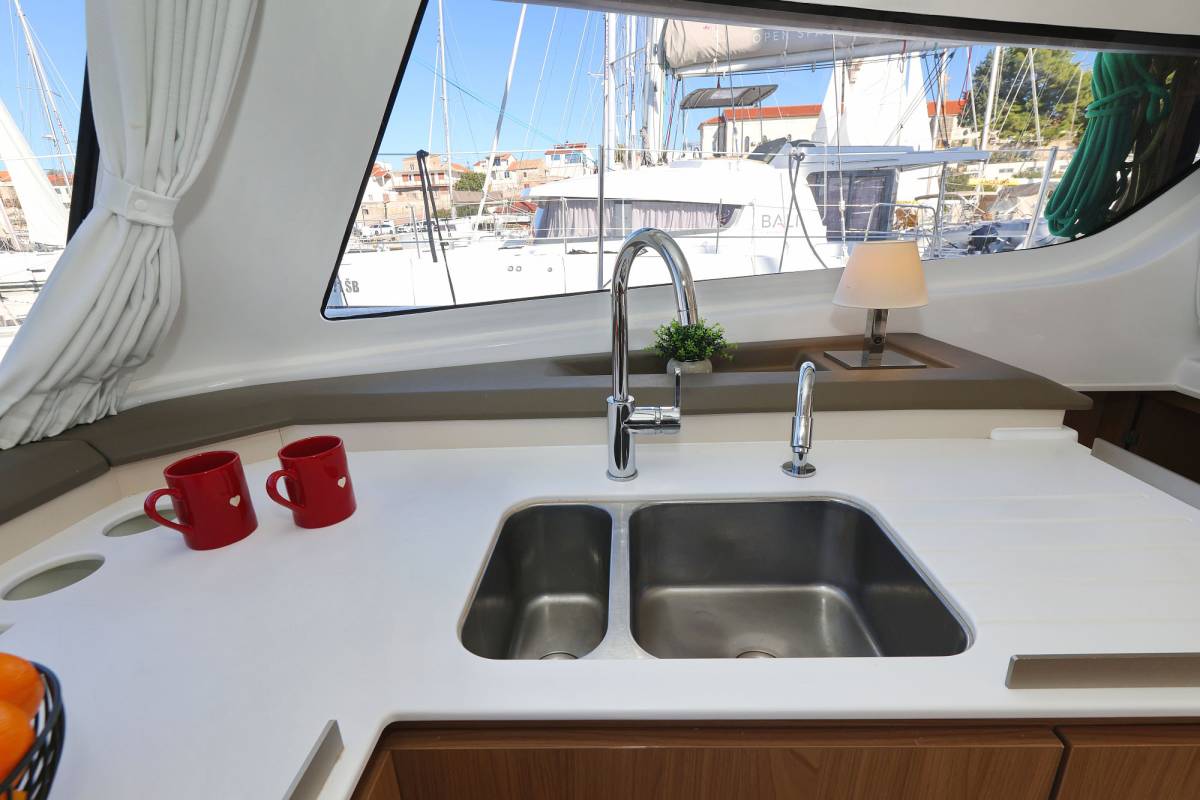 Bali Catspace OW, Warm Breeze | Yacht Charter Croatia