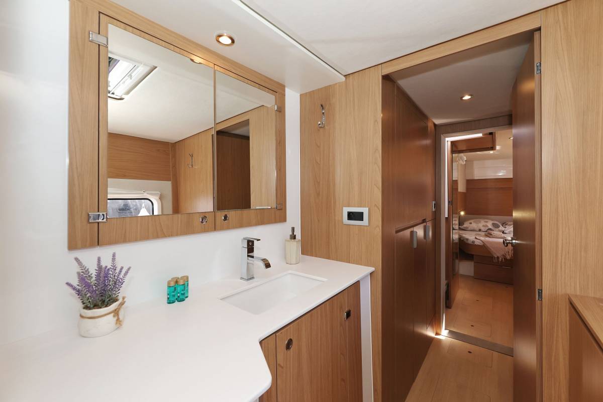 Bali Catspace OW, Warm Breeze | Yacht Charter Croatia