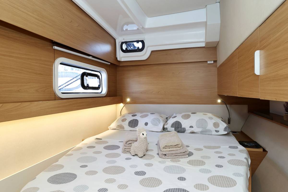 Bali Catspace OW, Warm Breeze | Yacht Charter Croatia