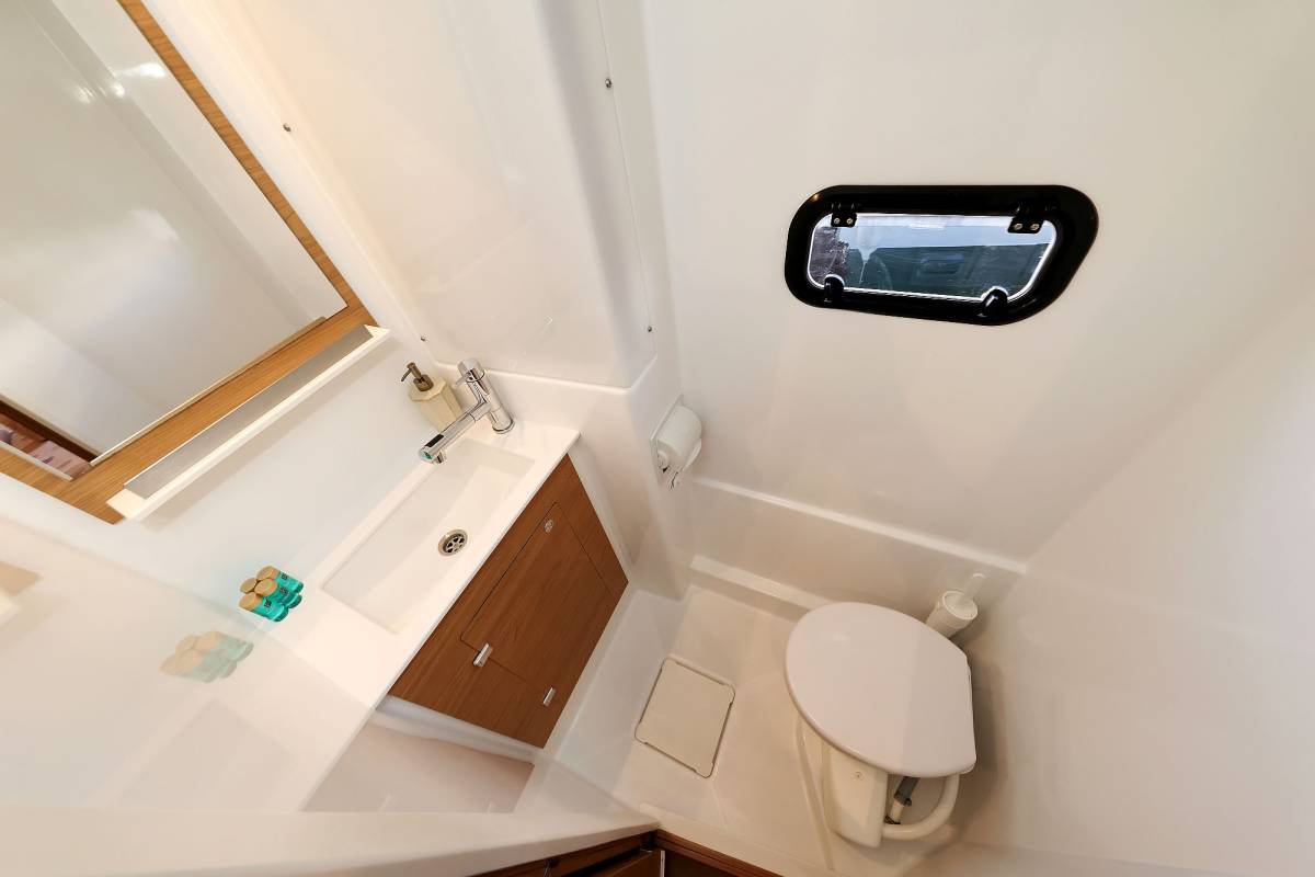Bali Catspace OW, Warm Breeze | Yacht Charter Croatia