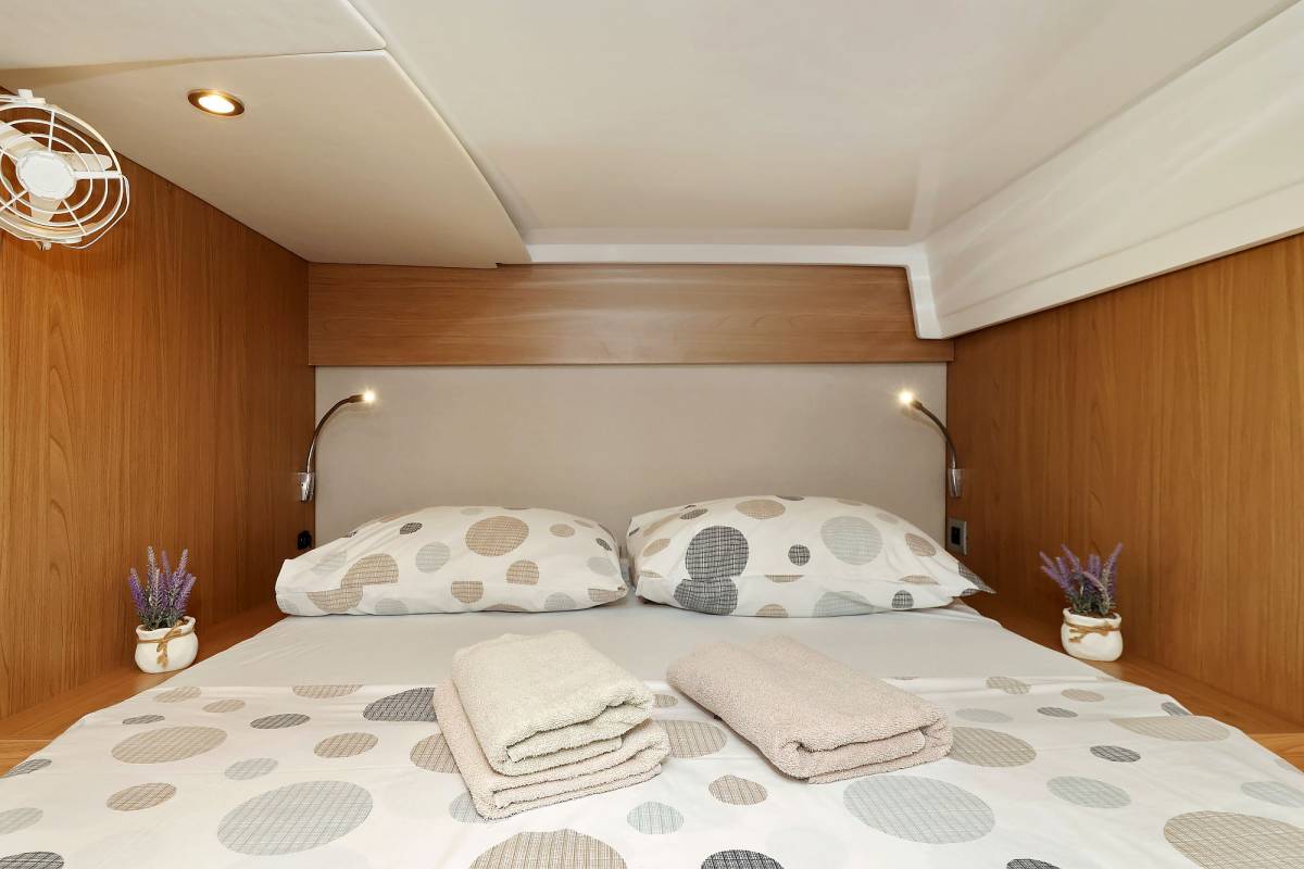 Bali Catspace OW, Warm Breeze | Yacht Charter Croatia