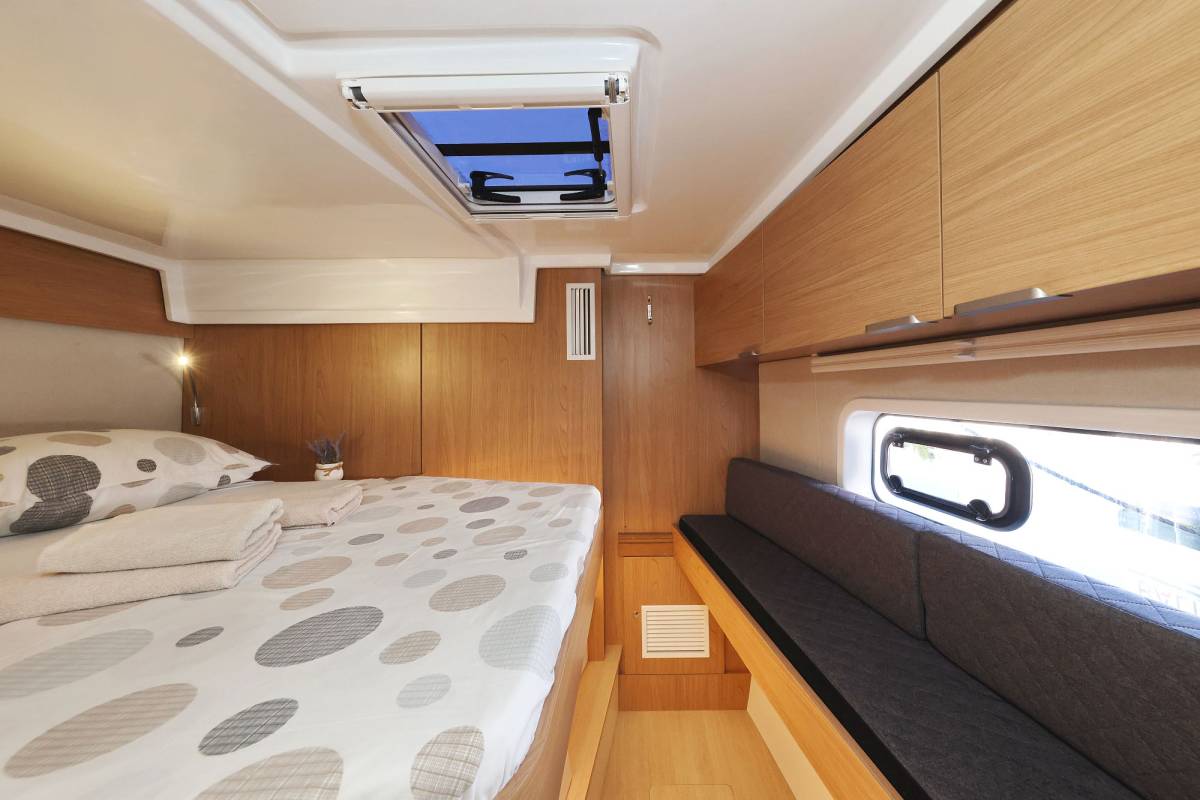 Bali Catspace OW, Warm Breeze | Yacht Charter Croatia