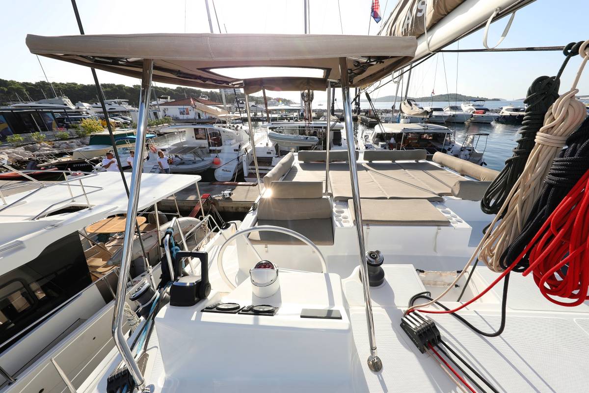 Bali Catspace, Gonggong | Yachtcharter Kroatien