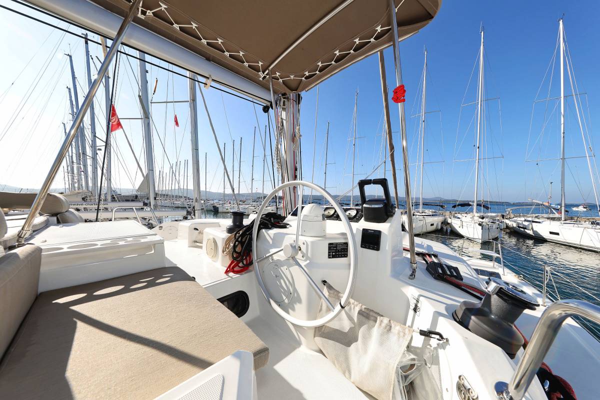 Bali Catspace, Dragonfly | Yacht Charter Croatia