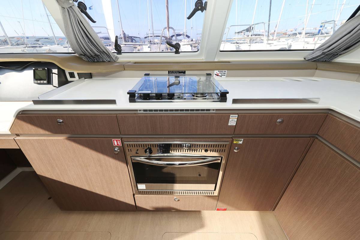 Bali Catspace, Dragonfly | Yacht Charter Croatia
