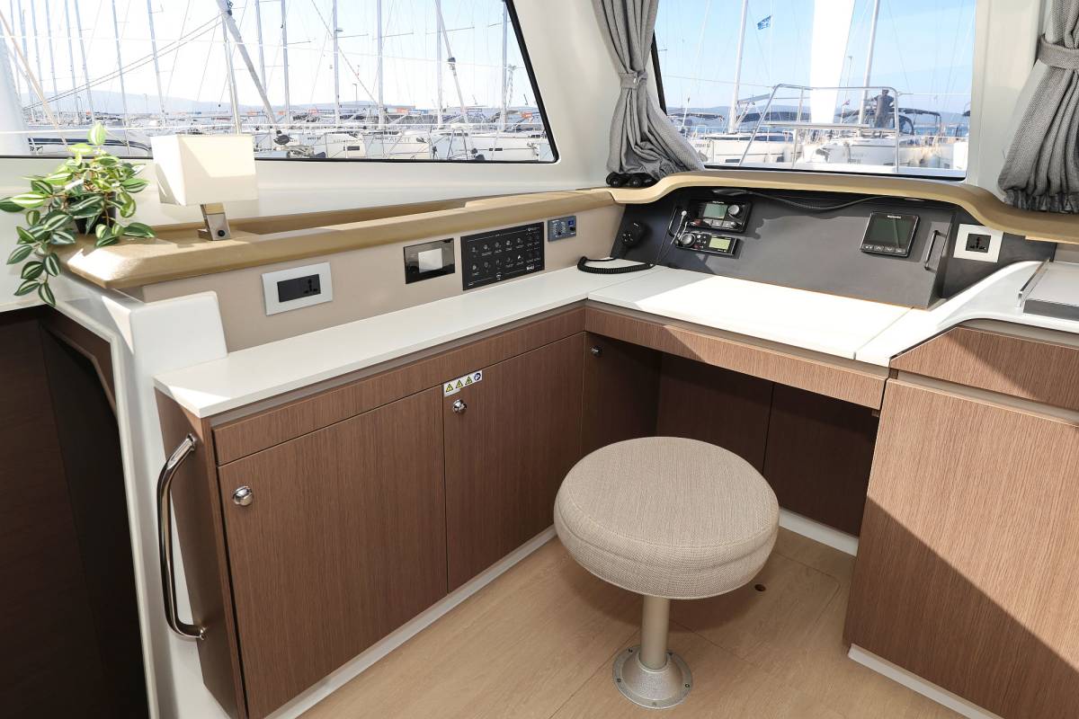 Bali Catspace, Dragonfly | Yacht Charter Croatia