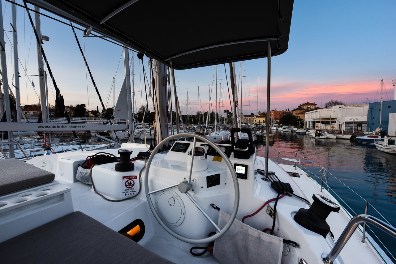 Bali Catspace, Fux 4 Sail | Yacht Charter Croatia