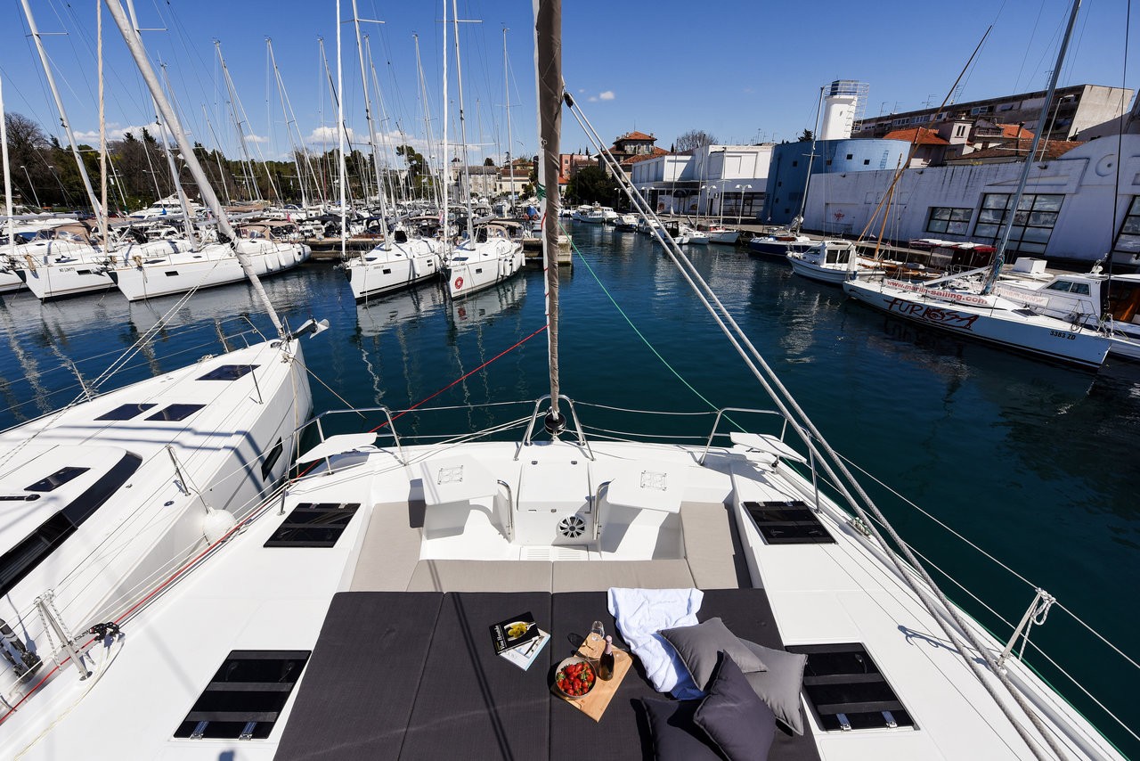 Bali Catspace, Fux 4 Sail | Yacht Charter Croatia