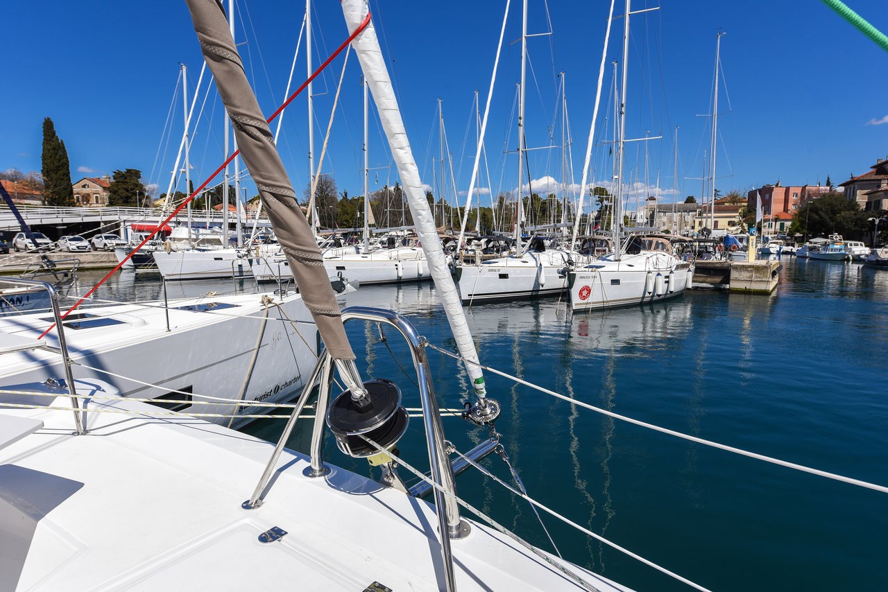 Bali Catspace, Fux 4 Sail | Yacht Charter Croatia