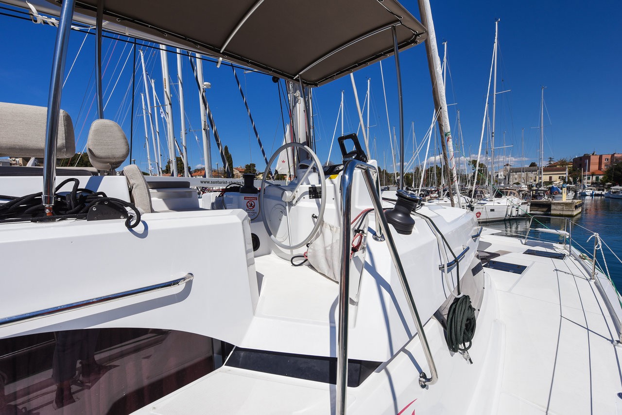 Bali Catspace, Fux 4 Sail | Yacht Charter Croatia