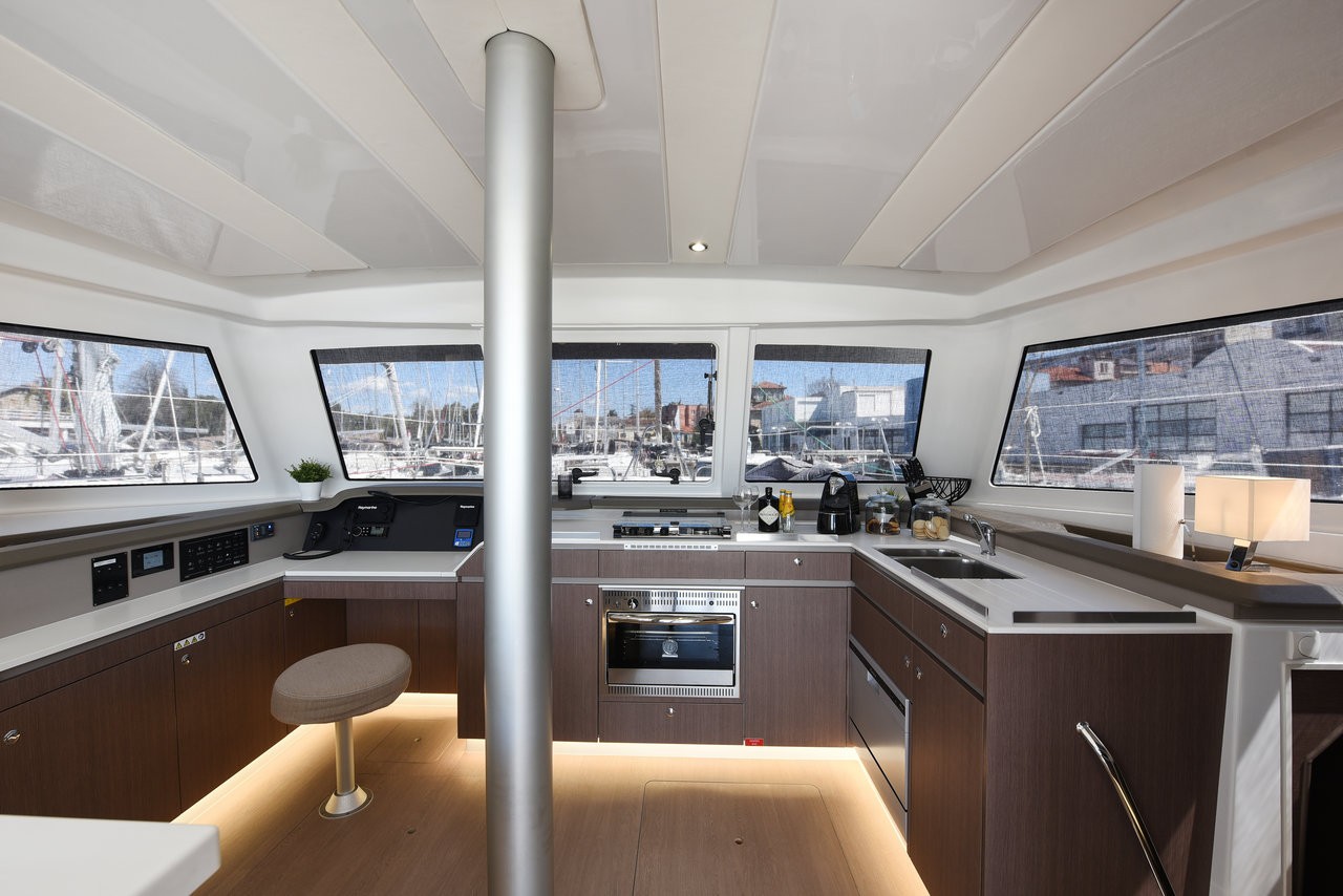 Bali Catspace, Fux 4 Sail | Yacht Charter Croatia