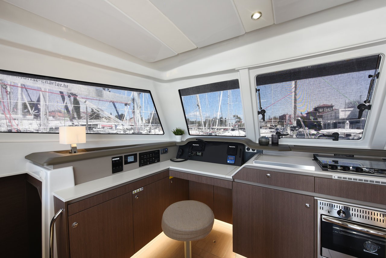 Bali Catspace, Fux 4 Sail | Yacht Charter Croatia