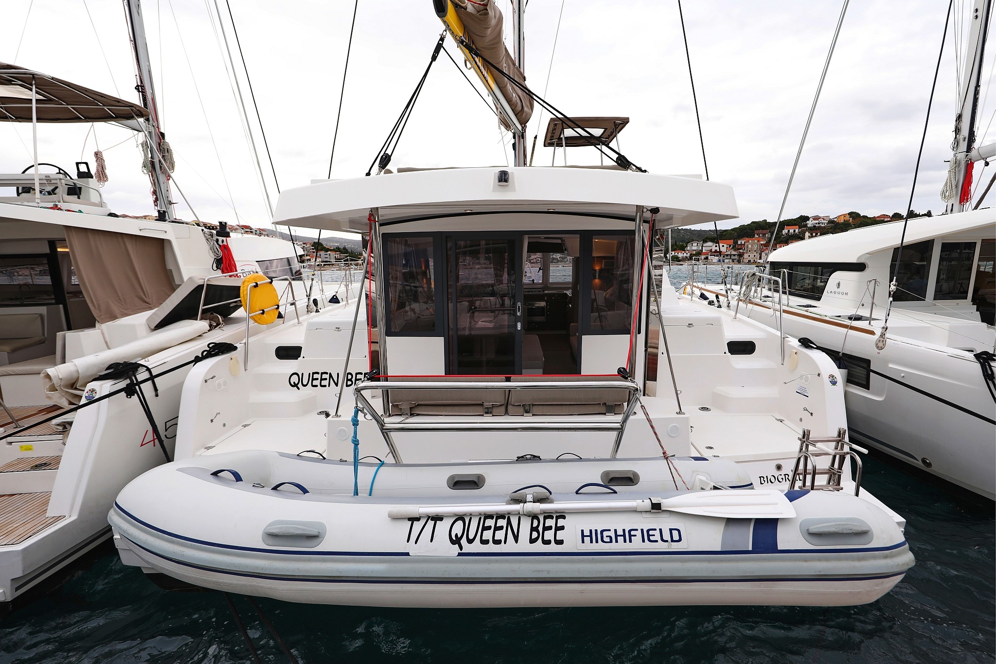 Bali Catspace, Queen Bee | Yacht Charter Croatia