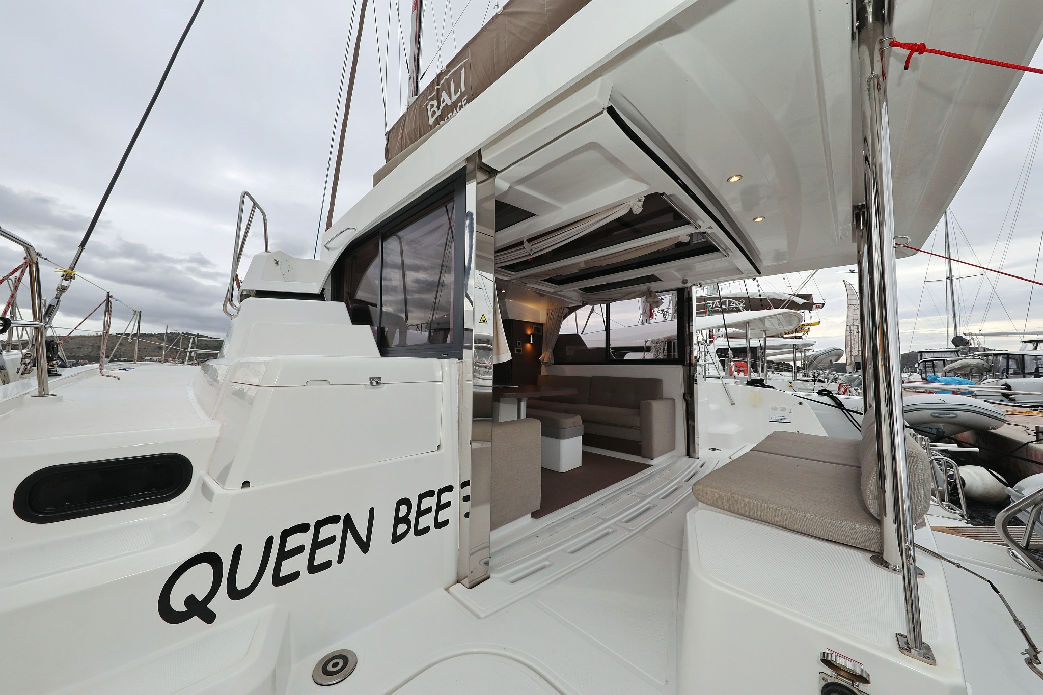 Bali Catspace, Queen Bee | Yacht Charter Croatia