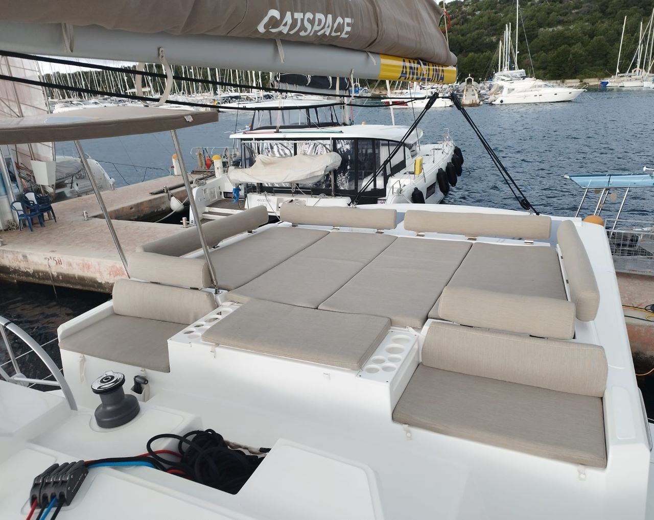 Bali Catspace, Queen Bee | Yacht Charter Croatia