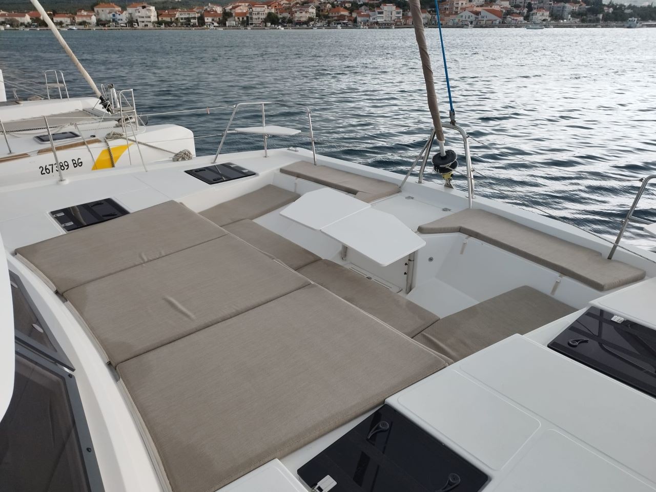 Bali Catspace, Queen Bee | Yacht Charter Croatia