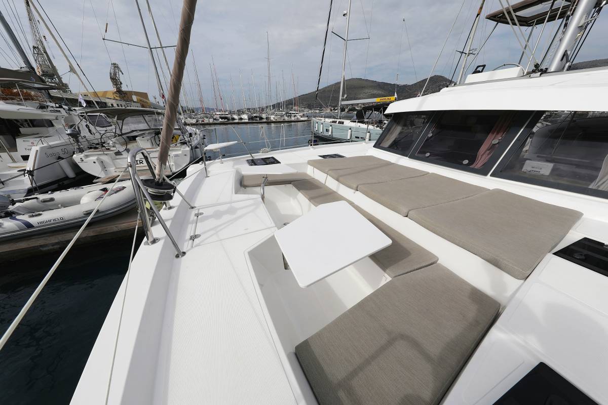 Bali Catspace, Queen Bee | Yacht Charter Croatia