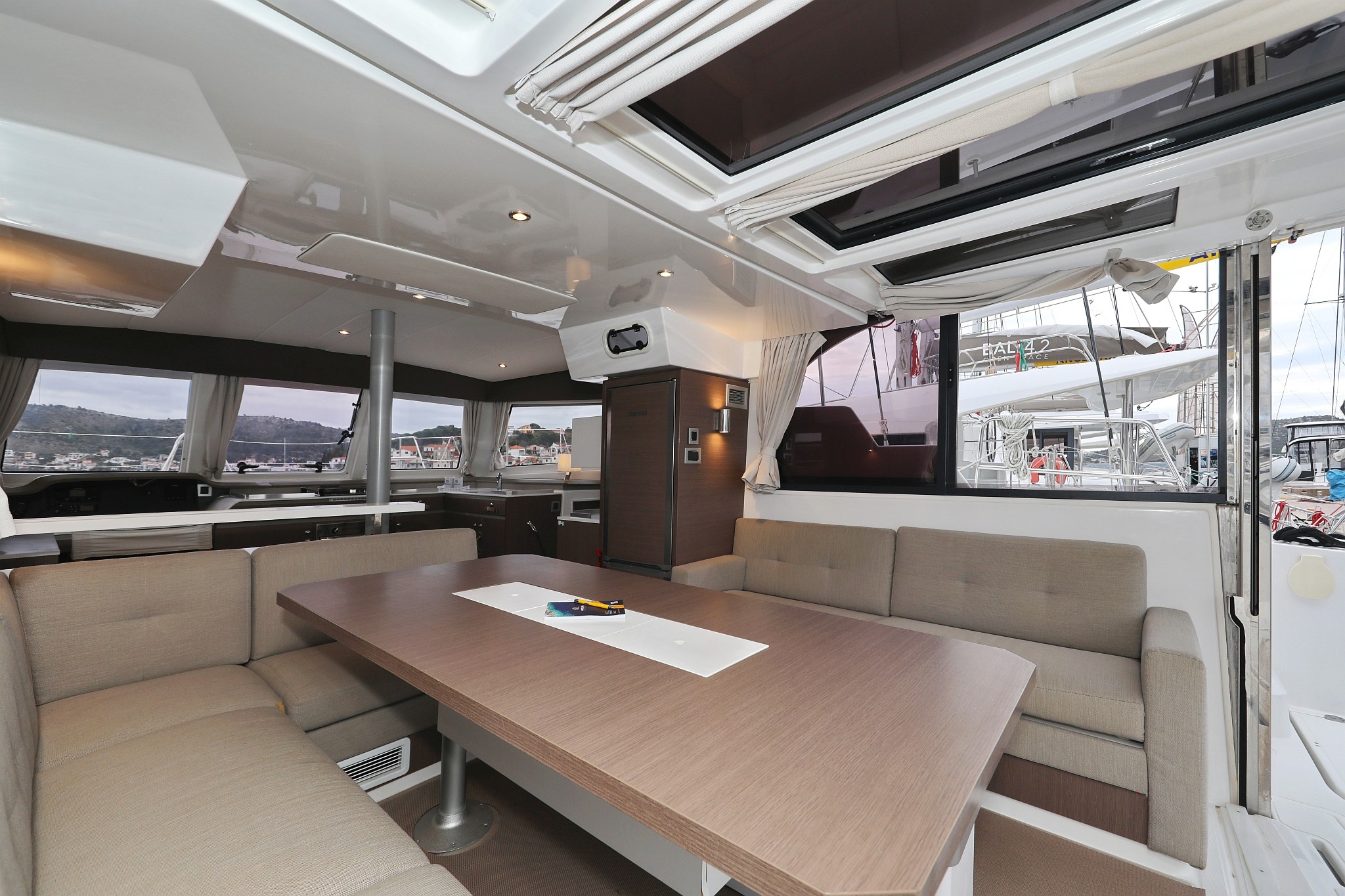 Bali Catspace, Queen Bee | Yacht Charter Croatia