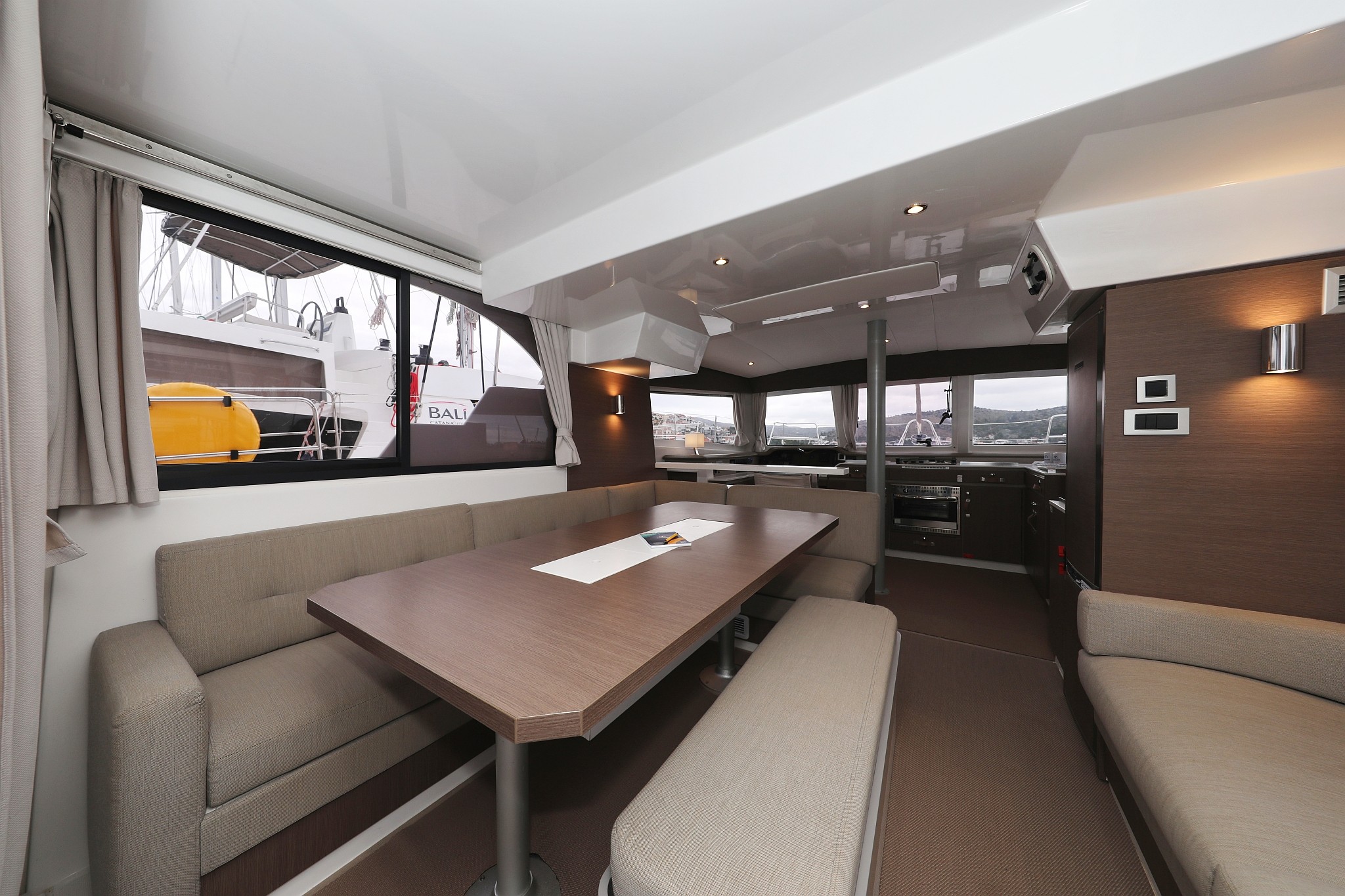Bali Catspace, Queen Bee | Yacht Charter Croatia