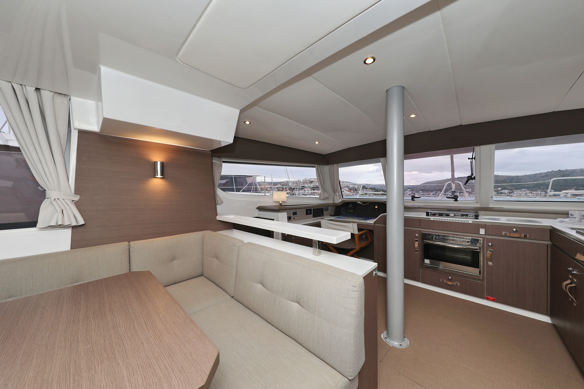 Bali Catspace, Queen Bee | Yacht Charter Croatia