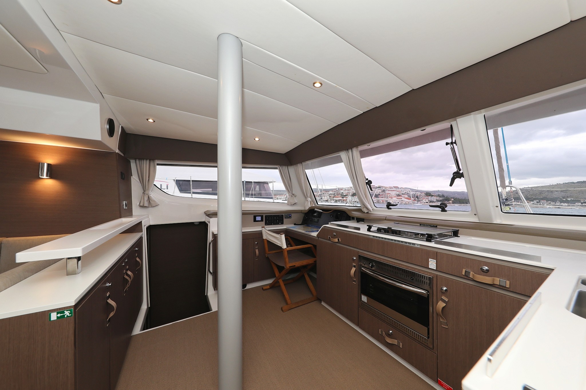 Bali Catspace, Queen Bee | Yacht Charter Croatia