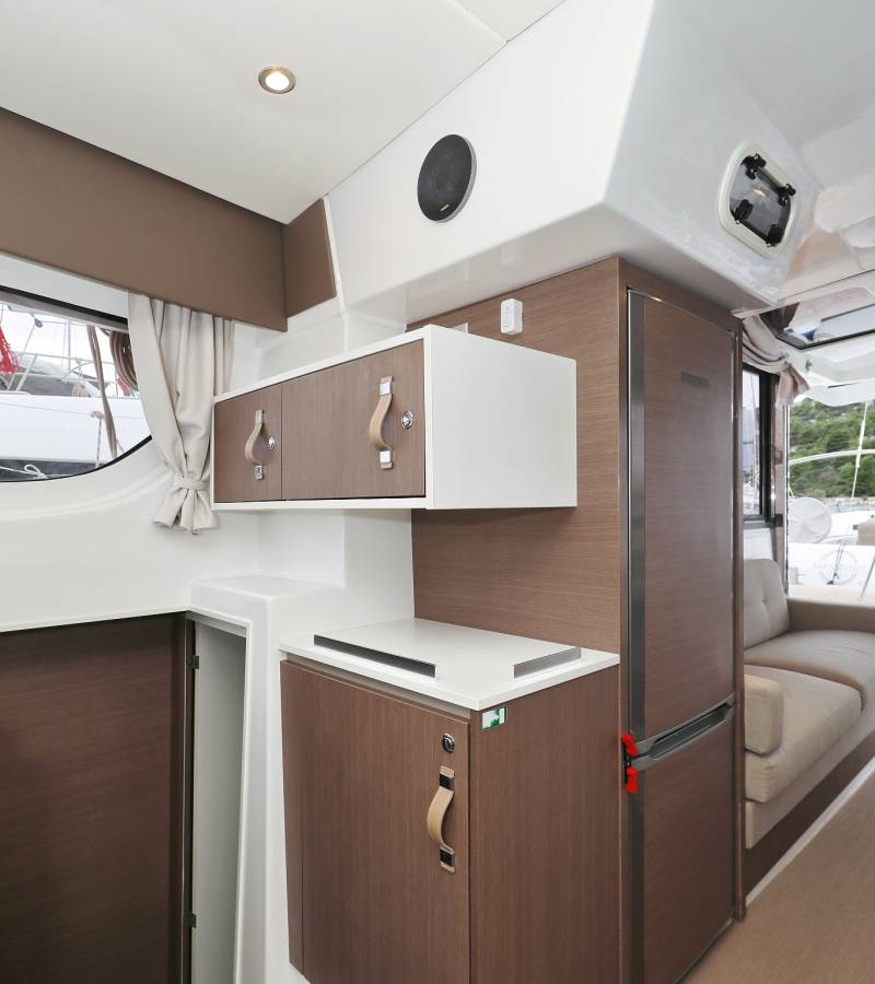 Bali Catspace, Queen Bee | Yacht Charter Croatia