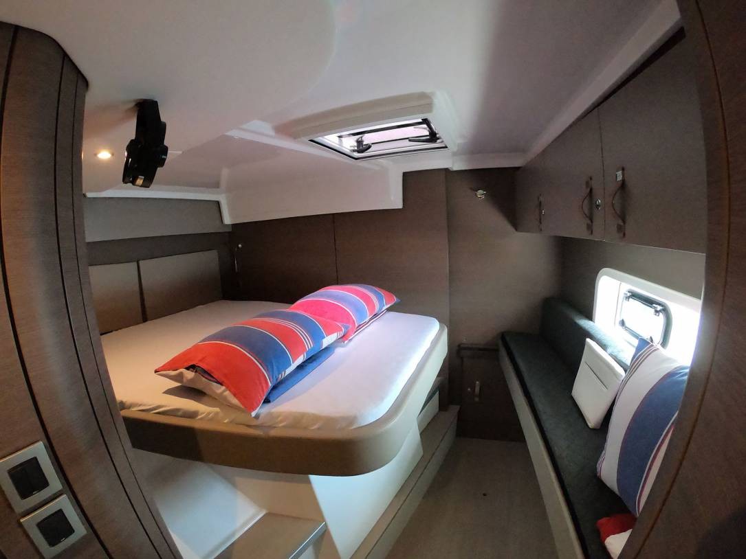 Bali Catspace, Queen Bee | Yacht Charter Croatia
